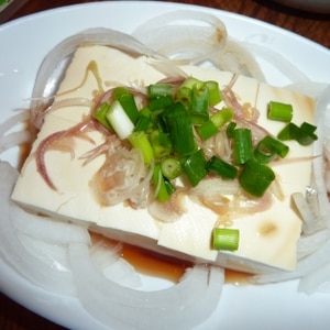 豆腐とみょうが紫玉ねぎの生姜ポン酢サラダ
